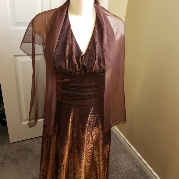 Gown - Picture 4 of 6